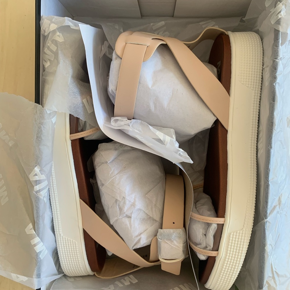 Brand new! Mia platform shoes!